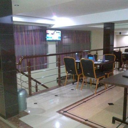 Erin Int Hotel Makassar Eksteriør bilde