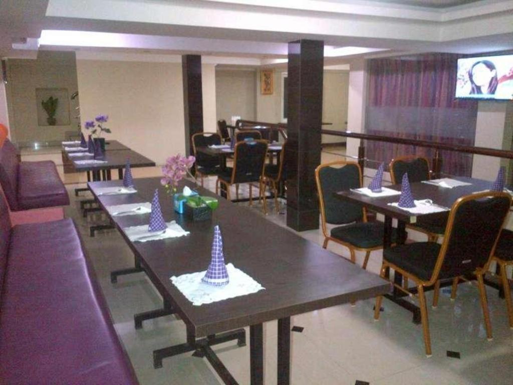 Erin Int Hotel Makassar Eksteriør bilde