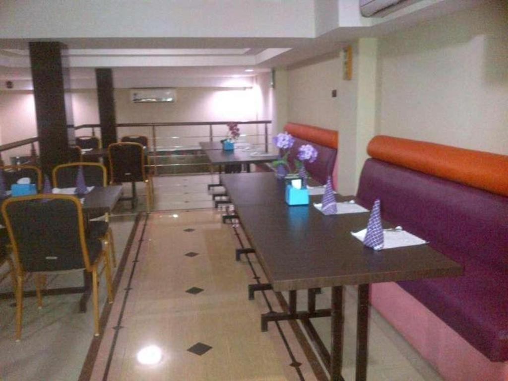 Erin Int Hotel Makassar Eksteriør bilde