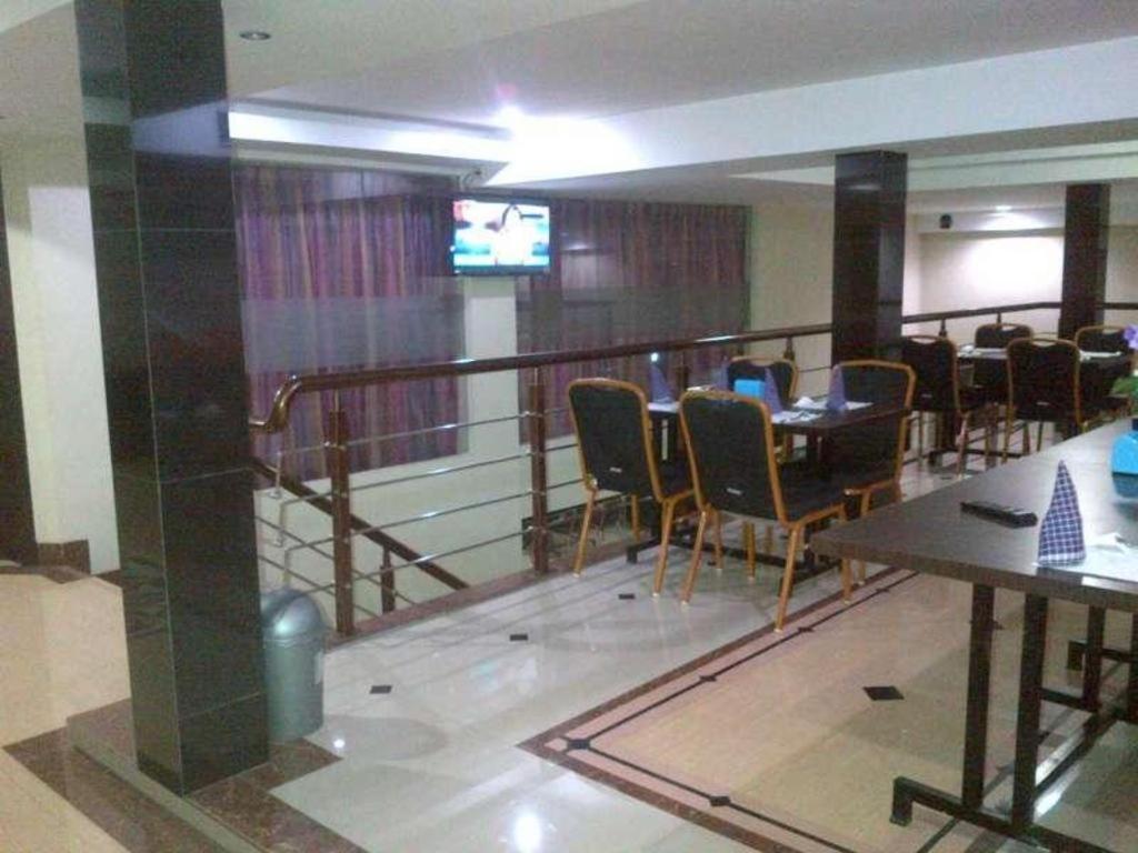 Erin Int Hotel Makassar Eksteriør bilde